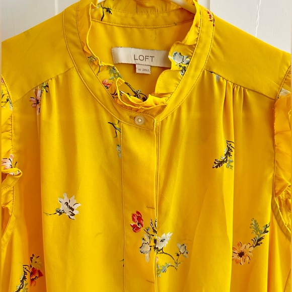 LOFT yellow flowered work shirt. XS. - Picture 3 of 4